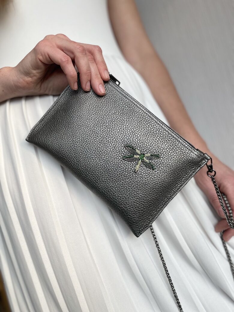 Sudraba plecu somiņa ar zaļu SPĀRI