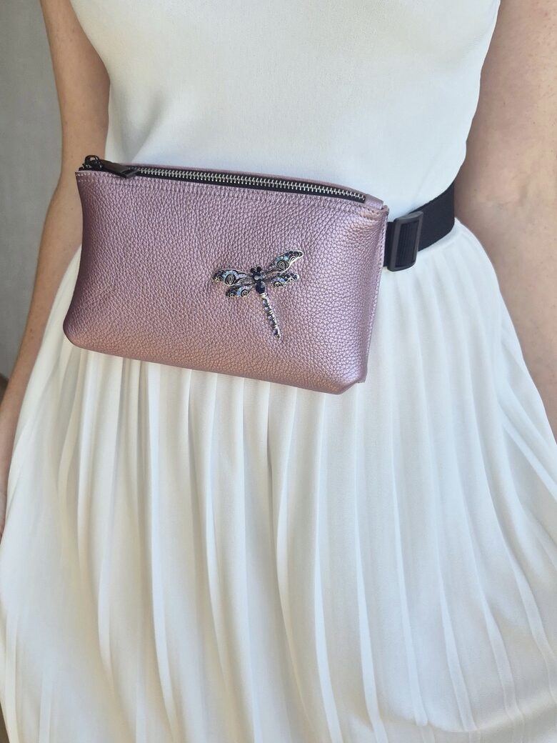 Metāliski rozā Jostas soma ar SUDRABA SPĀRI