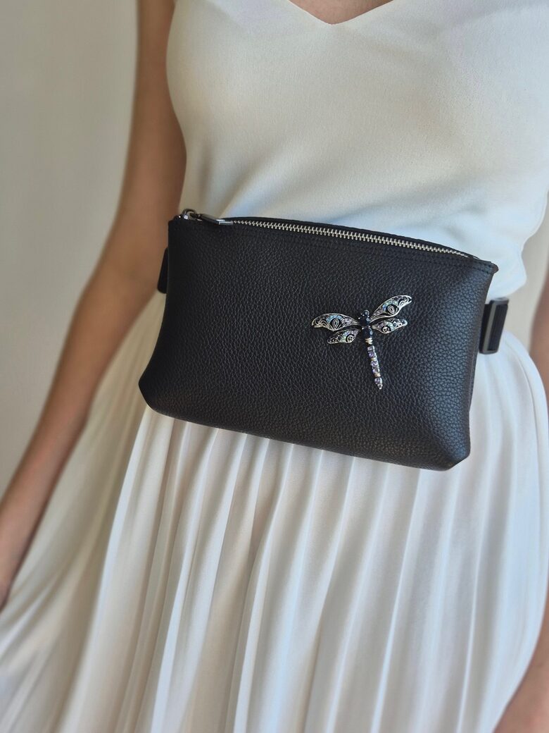 Melna jostas soma ar sudraba SPĀRI