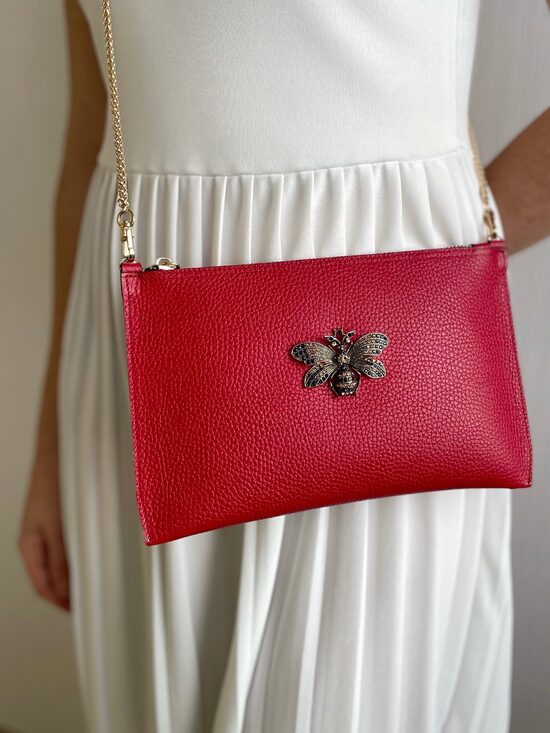 Sarkana plecu somiņa ar KARALISKO TAURENI