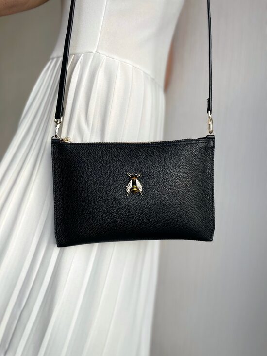 Melna plecu somiņa ar BITI